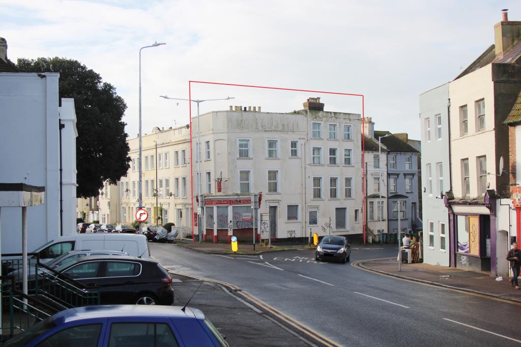 Lot: 121 - FREEHOLD PROPERTY WITH PLANNING TO CONVERT INTO FOUR FLATS - 